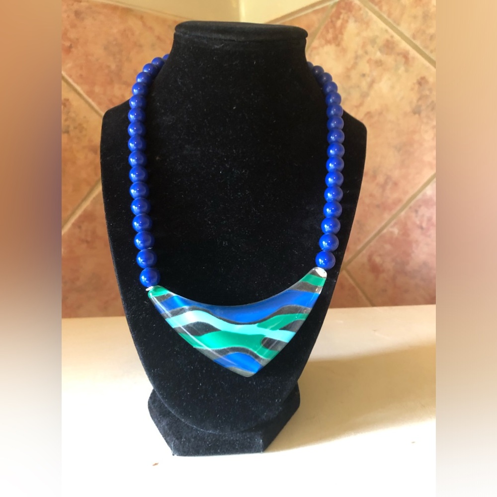 Vintage 1980s Avon Waves Necklace
